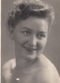 Růžena Čiháková za svobodna v padesátých letech