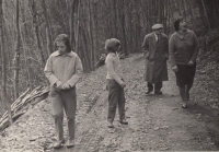 Marie Šlechtová (in the front) with her sister, mother and grandfather Václav Abrahám on a walk