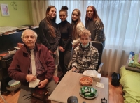 Tým projektu Příběhy našich sousedů s Karlem Stollem při natáčení v listopadu 2021