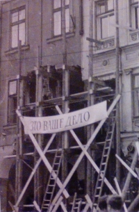 Nápisy na troskách podloubí, srpen 1968