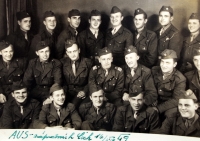Bartoloměj Černý (třetí zleva v zadní řadě) r. 1949