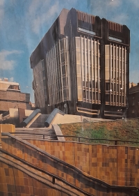 Již neexistující budova ministerstva u Muzea, v němž Hana pracovala 