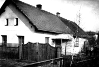 Rodný dům v Popkovicích po částečné rekonstrukci, asi 1958