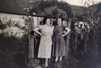 The sisters, Josefa Bautzová (left) and Jarmila Kýrová, on holiday