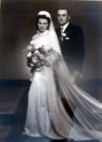 Jarmila Drábková s  manželem Františkem, svatební den, 10. září 1942