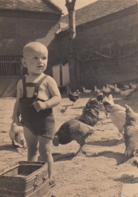 Jaroslav Spurný na rodovém hospodářství v Senici na Hané