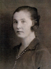 Sestra maminky Josefa Bautzová (rozená Valášková, nar. 6. ledna 1892 v Praze)