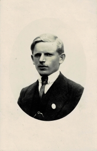 Otec Josef Plachta v mladém věku, cca v letech 1910–1920