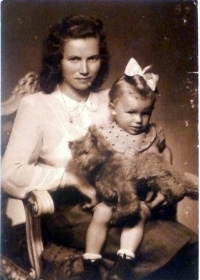Jarmila Drábková s dcerou Jarmilou, 70. léta