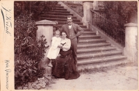 Ženíšek Václav s ženou Marií a sestrou Vlastou v roce 1904