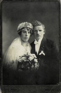Svatební foto rodičů, 1922