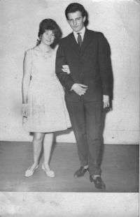 Jaroslav Novák na fotografii z tanečních v Rotundě, partnerka Dáša Bednářová, 1964 