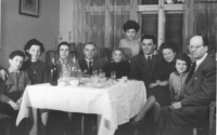 V roce 1955 ve Zvolenu Ivan Sloboda nalevo vedle maminky