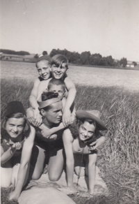 Vladimír Vokatý with his aunt Libuše and other children in the first half of the 1940s