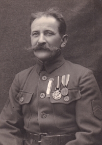 Děda Miloslava Bartoše jako legionář, 20. léta