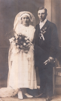 A wedding photo of her husband´s parents
