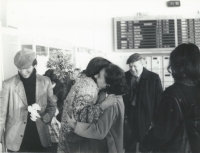 Eliška Krausová - první příjezd z emigrace, letiště Praha, prosinec 1982