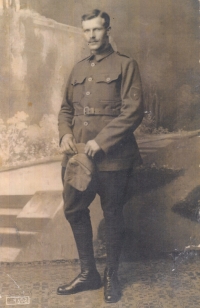 Josef Fojtík, otec Anežky Holbové, v roce 1914 – při narukování do první světové války 
