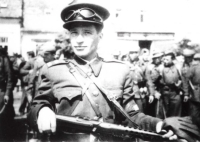 Důstojník Rudé armády, Holice, květen 1945