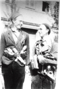 Členové 5. oddílu partyzánské brigády Mistra Jana Husa, Holice, květen 1945