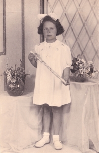 Eva Kocmanová, první svaté přijímáni (1946)