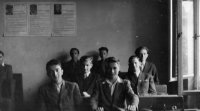 Milan Růžička (druhá řada vlevo) ve třídě gymnázia v Liberci / kolem roku 1947