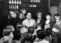 Jarmila Rychlíková se svou třídou, 1970