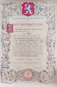 Apprenticeship certificate of witness' father, Josef Kýr, which attests that he apprenticed as a sausage maker at Emanuel Maceška, a well-known sausage maker in Prague and the owner of Maceška Palace in the Vinohrady neighbourhood