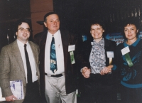 Miloslav Vítek (druhý zleva) v době podnikání po roce 1989 na konferenci v hotelu Intercontinental v Praze