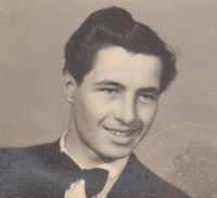 Manželův bratr Zdeněk Šáda, jenž tragicky zemřel před maturitou, 1957