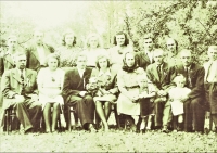 Svatba sestry Jarmily Odehnalové, roz. Švancarové, úplně vpravo její bratr Josef Švancara, 1944