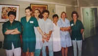 Natalia (první zleva) se svými kolegy v nemocnici, Toljatti, 1997