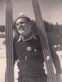 Bohuslav Maleňák, polovina 50. let, reprezentant za Duklu Liberec ve skocích na lyžích.
