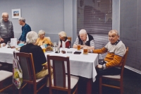 Sraz bývalých kolegů ze Zbrojovky (2022). Josef Kaše vpravo