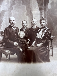 Kubecek family, 1910
