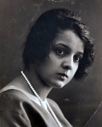 Maminka Věry Sokolové Ludmila Kubečková, rozená Osebig, 30. léta 20. století