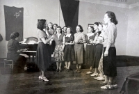 Věra Sokolová at the gymnasium, 1949		