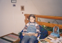 Vnučka Karly Trojanové, v zrcadle odraz manžela Jakuba S. Trojana  