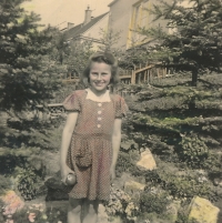 Karla Trojanová na Spořilově, červen 1941