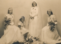 Karla Trojanová na fotografii ze svatby dcery otcovy sestřenice, 28. června 1941