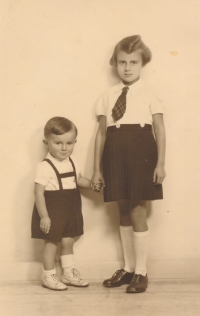 Říjen 1938, fotografie pro umírající tetu Annu