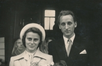 A wedding photo of Karla Schwarzová and Jakub Trojan, July 15, 1950