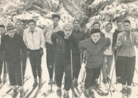 Karla Trojanová v době svého studia teologie, na obrázku 1. vpravo