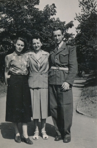 Květen 1953, manželé Trojanovi