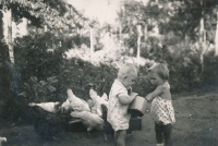 Pamětník vlevo, Polabec, 1942