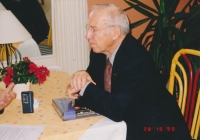 Astronaut Apollo 13 Jim Lovell