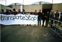 Aktivisté Greenpeace protestovali proti přepravě jaderných látek, kterou se Harald Skala živil. Foto z Hamburku, 1991
