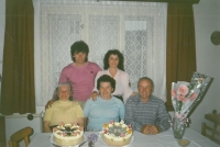 Rodina Štolcova (Jana se svými sourozenci a maminkou)
