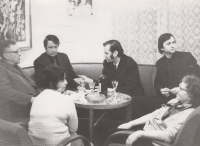 Apartment reading Šlépej (Footstep) 1973: from left Josef Šafařík, Pavel Švanda, Jiří Kuběna, Jaroslav Erik Frič, Josef Šafařík's wife (left), Blanka Švandová (beside)