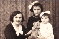 Eva with her sister Viola and one of her mother's sisters, early 1940s.